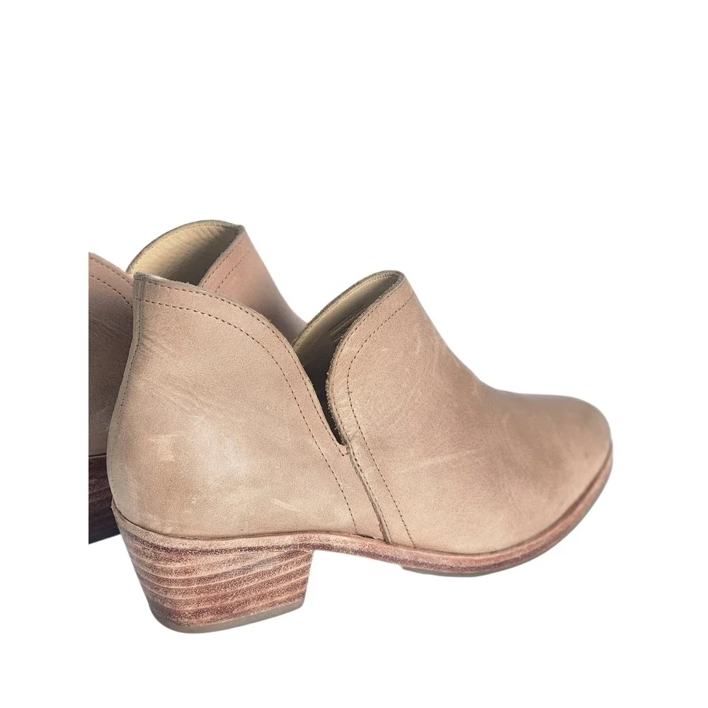 Nisolo Mia Tan Leather V-Cut Ankle Boots Pointed Toe Stacked Heel Size 8.5